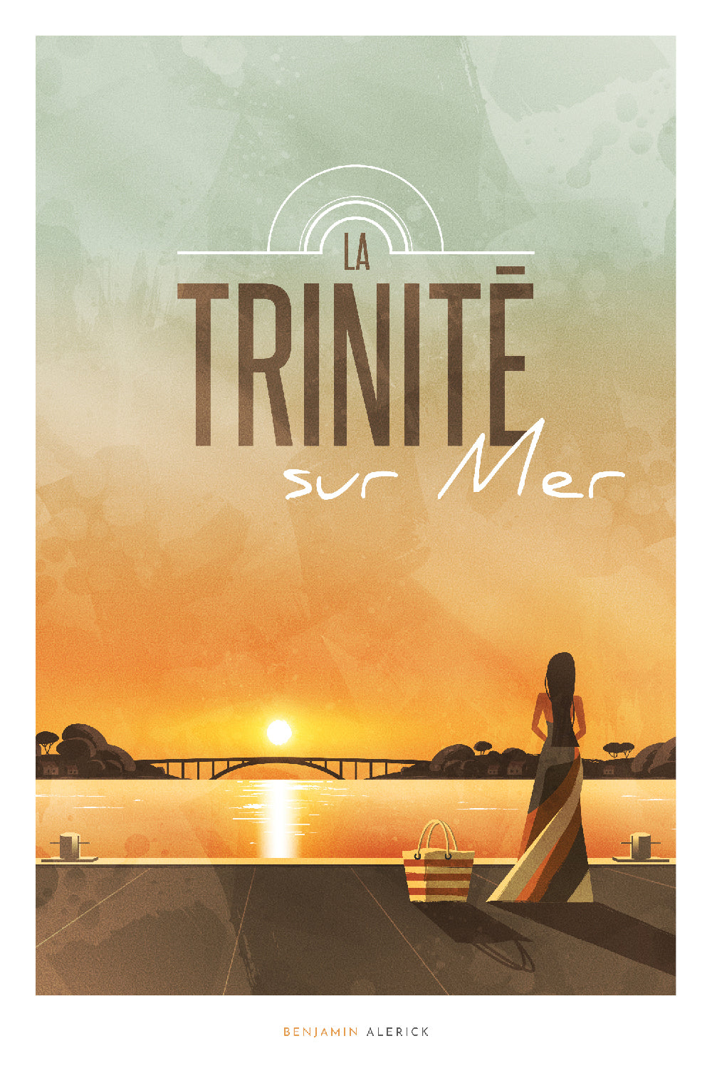 Affiche touristique vintage de La Trinité-sur-Mer avec levé de soleil romantique sur l’eau. Silhouette féminine sur un ponton face au pont de Kerisper avec des reflets dorés et une palette de couleurs chaudes orange-jaune. Style rétro élégant, signé Benjamin Alerick évoquant les destinations balnéaires bretonnes.