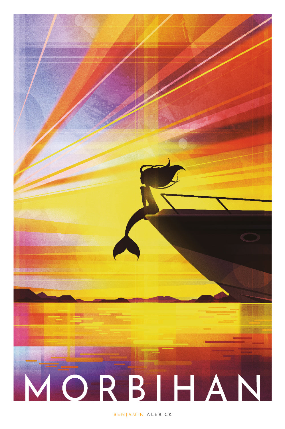 Poster touristique vintage du Morbihan avec coucher de soleil spectaculaire aux couleurs flamboyantes. Silhouette d’une sirène sur un bateau sur une mer calme, ciel dramatique orange-violet avec rayons lumineux. Style rétro élégant signé Benjamin Alerick célébrant la beauté maritime bretonne.